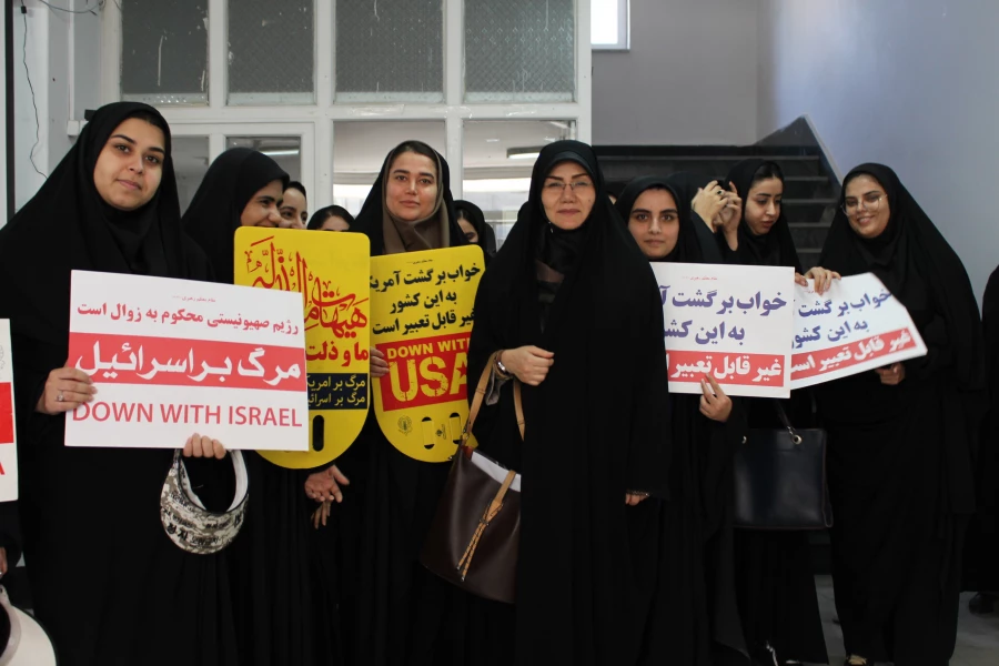 تجمع اعتراض آمیز فرهیختگان دانشگاه فرهنگیان پردیس حضرت فاطمه الزهرا(س) اهواز در دفاع از مردم مظلوم غزه