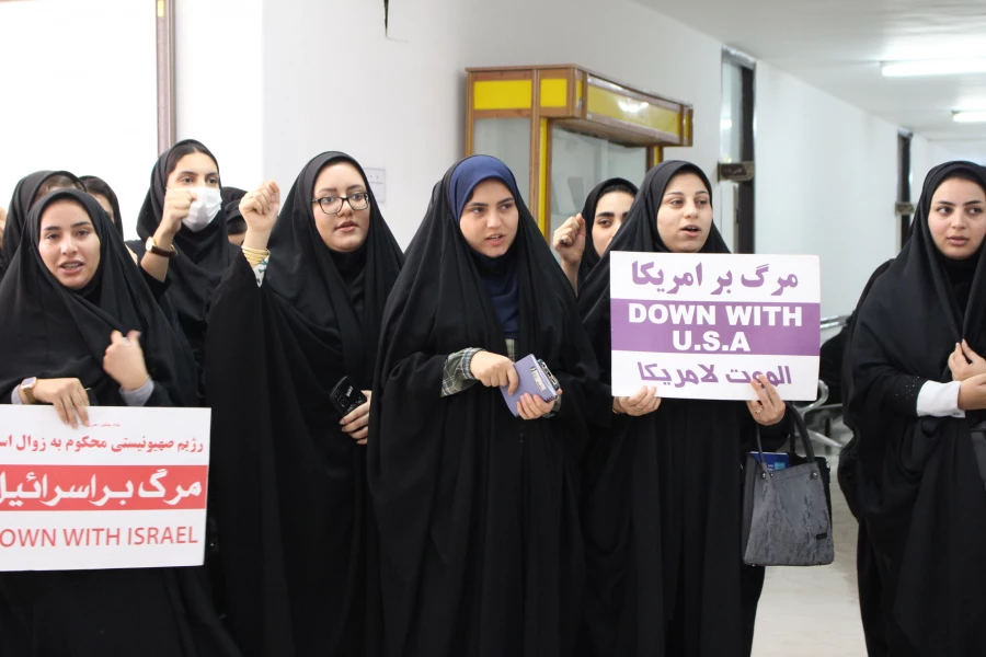 تجمع اعتراض آمیز فرهیختگان دانشگاه فرهنگیان پردیس حضرت فاطمه الزهرا(س) اهواز در دفاع از مردم مظلوم غزه