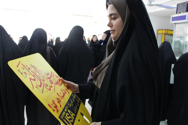 تجمع اعتراض آمیز فرهیختگان دانشگاه فرهنگیان پردیس حضرت فاطمه الزهرا(س) اهواز در دفاع از مردم مظلوم غزه