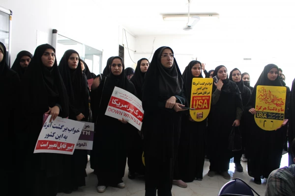 تجمع اعتراض آمیز فرهیختگان دانشگاه فرهنگیان پردیس حضرت فاطمه الزهرا(س) اهواز در دفاع از مردم مظلوم غزه