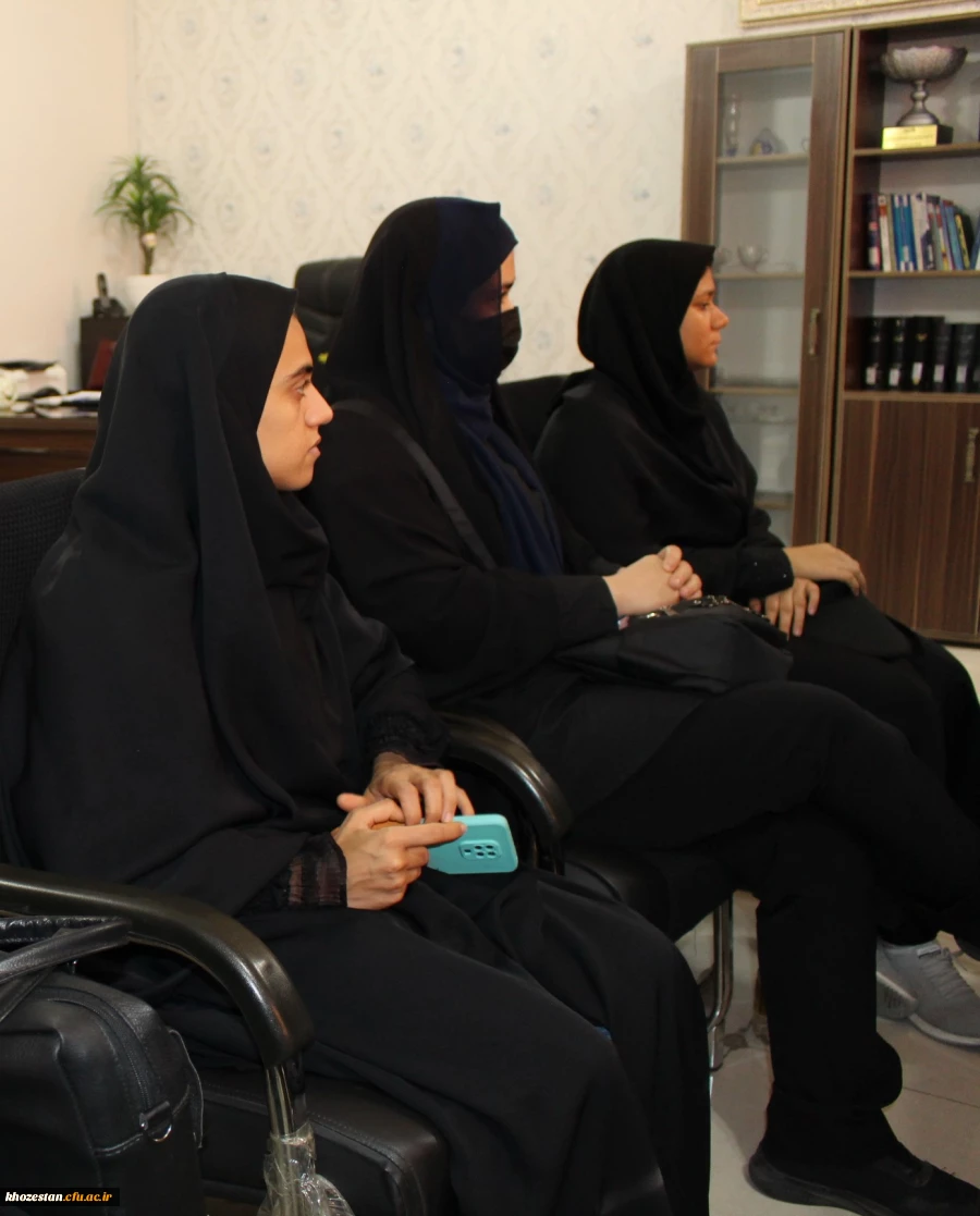 مراسم تجلیل از دانشجو معلمان ممتاز شاهد و ایثارگر پردیس حضرت فاطمه الزهرا(س) خوزستان