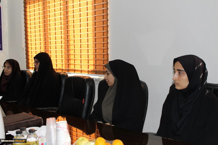 مراسم تجلیل از دانشجو معلمان ممتاز شاهد و ایثارگر پردیس حضرت فاطمه الزهرا(س) خوزستان