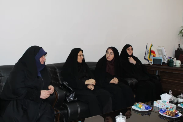 مراسم تجلیل از دانشجو معلمان ممتاز شاهد و ایثارگر پردیس حضرت فاطمه الزهرا(س) خوزستان