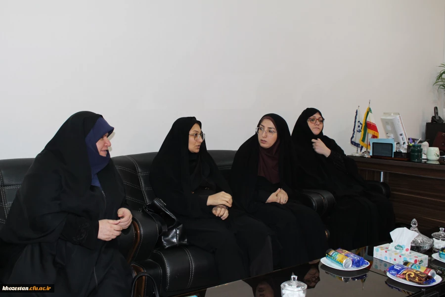 مراسم تجلیل از دانشجو معلمان ممتاز شاهد و ایثارگر پردیس حضرت فاطمه الزهرا(س) خوزستان