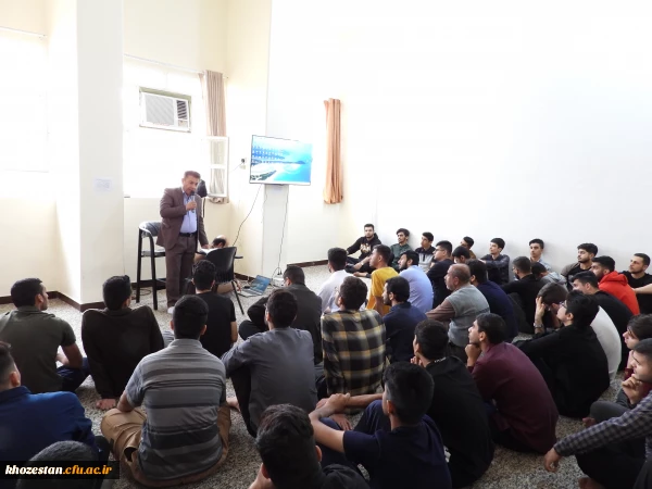 ارائه و ابلاغ شیوه نامه انضباطی توسط معاونت هماهنگی و پشتیبانی پردیس دکتر حاذق نژاد به دانشجو معلمان مرکز دکتر حسابی 2