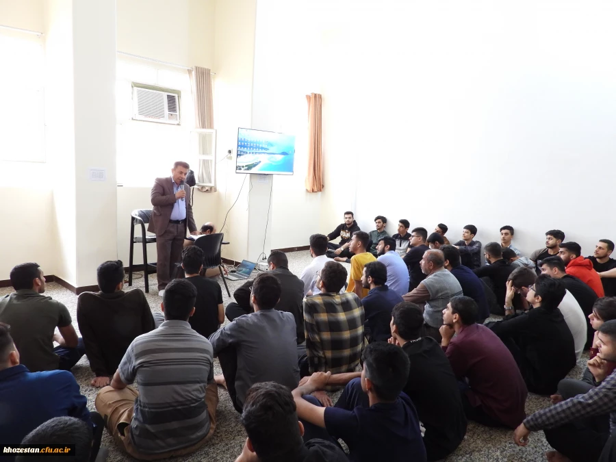 ارائه و ابلاغ شیوه نامه انضباطی توسط معاونت هماهنگی و پشتیبانی پردیس دکتر حاذق نژاد به دانشجو معلمان مرکز دکتر حسابی 2