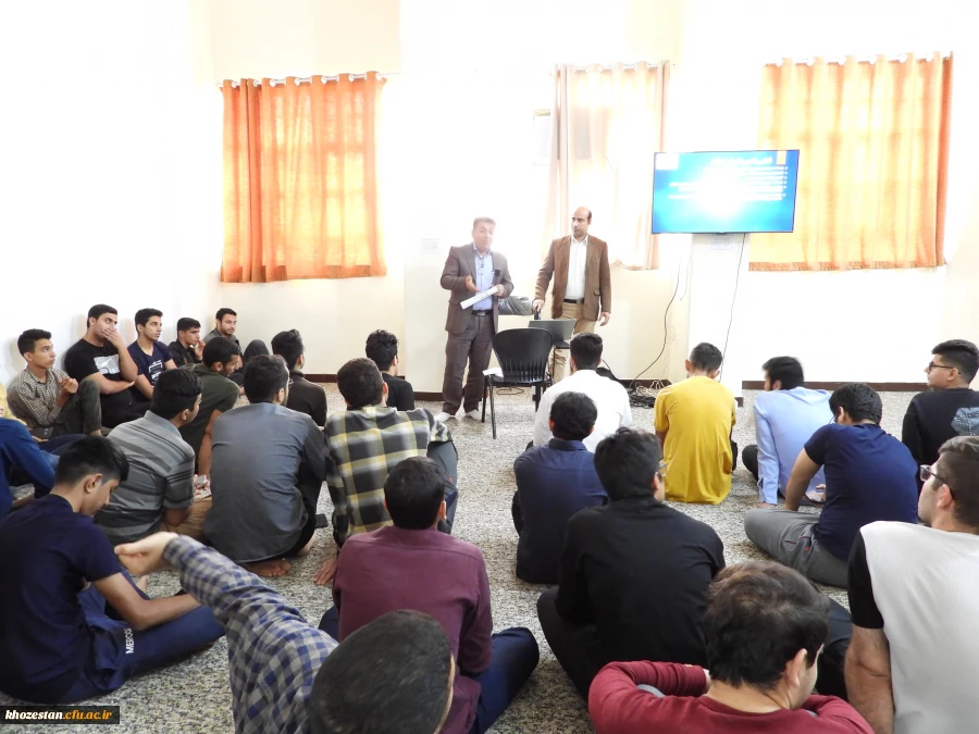 ارائه و ابلاغ شیوه نامه انضباطی توسط معاونت هماهنگی و پشتیبانی پردیس دکتر حاذق نژاد به دانشجو معلمان مرکز دکتر حسابی 3