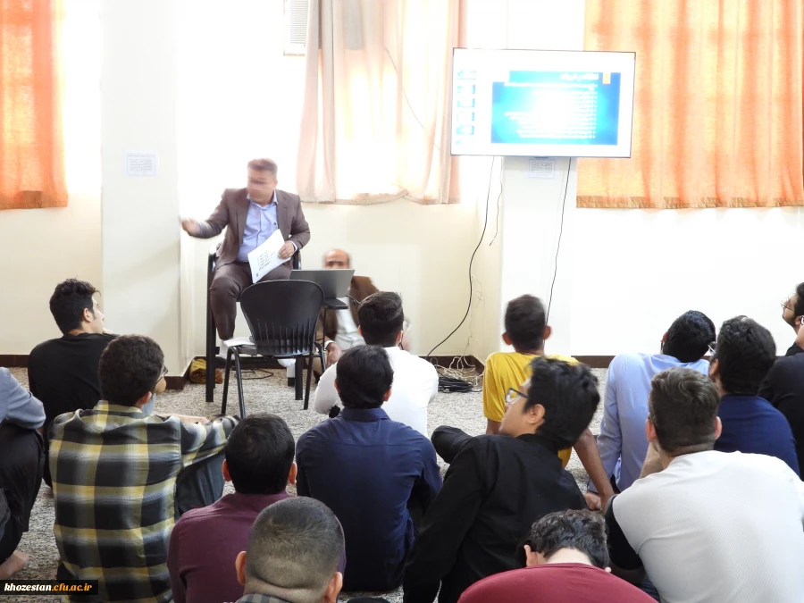 ارائه و ابلاغ شیوه نامه انضباطی توسط معاونت هماهنگی و پشتیبانی پردیس دکتر حاذق نژاد به دانشجو معلمان مرکز دکتر حسابی 4