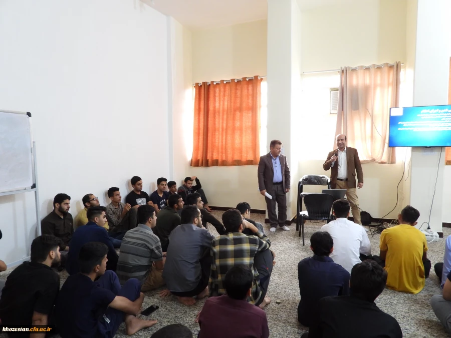 ارائه و ابلاغ شیوه نامه انضباطی توسط معاونت هماهنگی و پشتیبانی پردیس دکتر حاذق نژاد به دانشجو معلمان مرکز دکتر حسابی 5