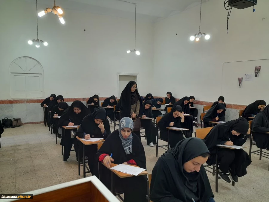 بازدید سرپرست پردیس حضرت فاطمه الزهرا(س) اهواز از امتحانات پایان ترم نیمسال اول تحصیلی 1402