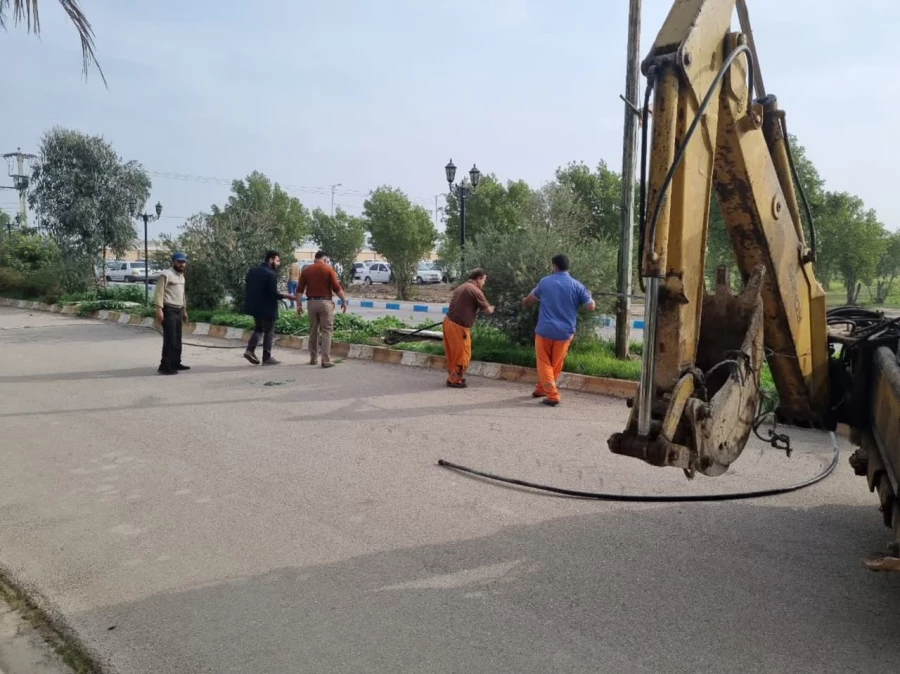 عملیات لایروبی فاضلاب ها و جدول کشی بلوارهای داخلی پردیس 4