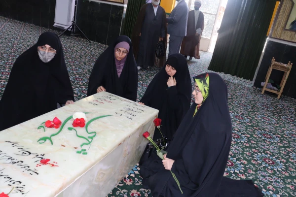 مراسم غبارروبی و عطرافشانی مزار شهدا 