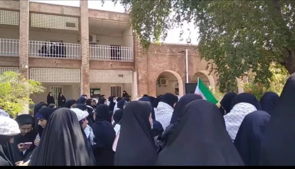 حضور پرشور دانشجو معلمان ، اساتید و کارکنان پردیس فاطمه الزهرا (س) مرکز حجاب اهواز به مناسبت انتقام جمهوری اسلامی ایران