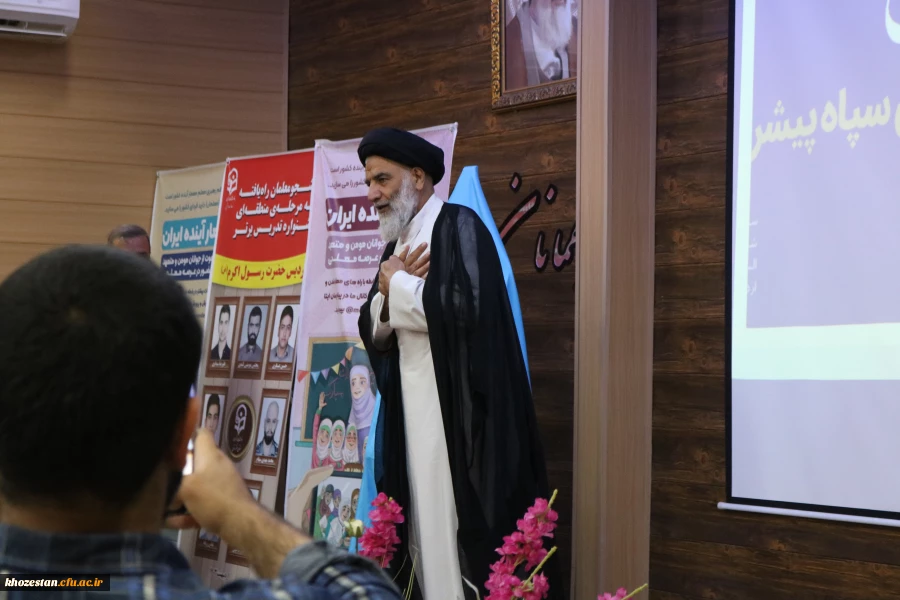     برگزاری مراسم بزرگداشت مقام معلم  13