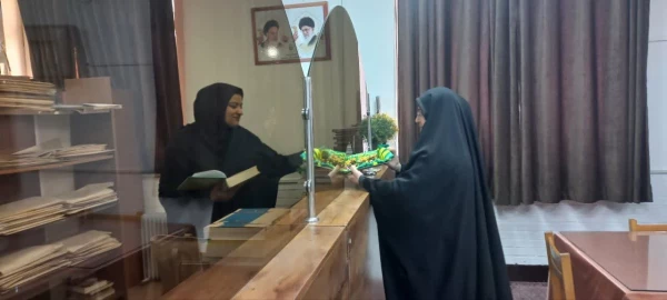 توزیع شیرینی بین پرسنل پردیس حضرت فاطمه الزهرا(س) اهواز به مناسبت سالروز ازدواج حضرت علی (ع) و حضرت فاطمه (س)