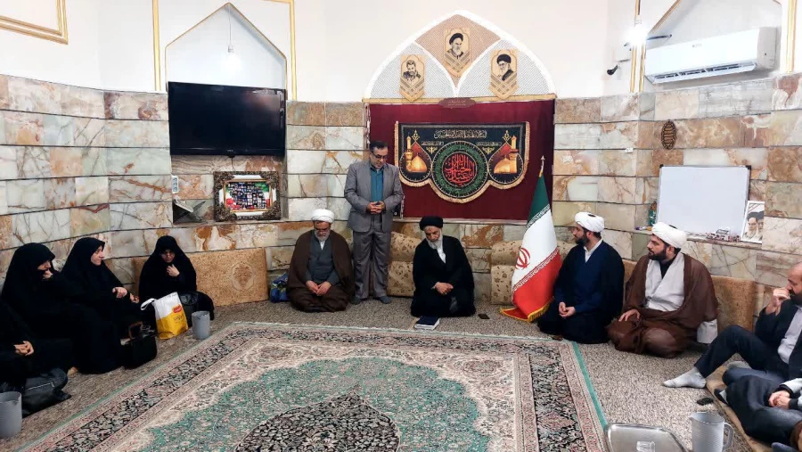 نشست مسئولین، ائمه جماعات و کارشناسان و مربیان فرهنگی دانشگاه فرهنگیان با امام جمعه شهر اهواز و نماینده ولی فقیه در استان خوزستان 
 2