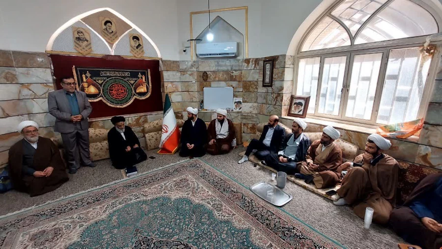 نشست مسئولین، ائمه جماعات و کارشناسان و مربیان فرهنگی دانشگاه فرهنگیان با امام جمعه شهر اهواز و نماینده ولی فقیه در استان خوزستان 
 3