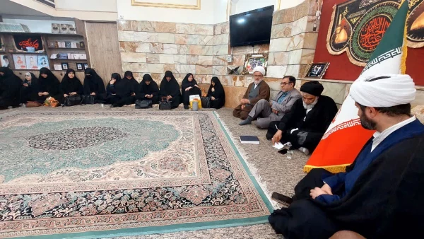 نشست مسئولین، ائمه جماعات و کارشناسان و مربیان فرهنگی دانشگاه فرهنگیان با امام جمعه شهر اهواز و نماینده ولی فقیه در استان خوزستان 
 4