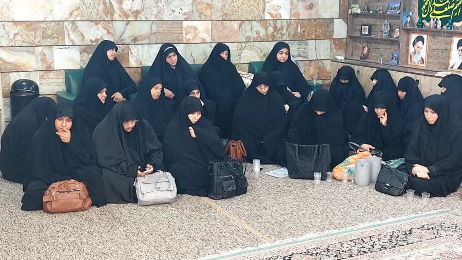 نشست مسئولین، ائمه جماعات و کارشناسان و مربیان فرهنگی دانشگاه فرهنگیان با امام جمعه شهر اهواز و نماینده ولی فقیه در استان خوزستان 
 5