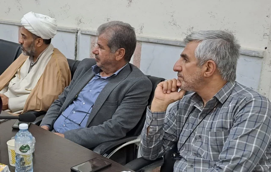 برگزاری نشست بررسی تحولات منطقه و عملیات وعده صادق ۲ برای اعضای هیات علمی و اساتید  5