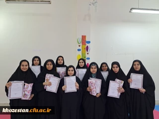 اهدای جوایز و تقدیرنامه های نفرات برتر ورزشی مسابقات درون خوابگاهی حجاب