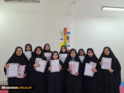 اهدای جوایز و تقدیرنامه های نفرات برتر ورزشی مسابقات درون خوابگاهی حجاب