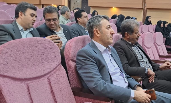 جلسه هم اندیشی با موضوع نقش آفرینی اساتید در مقابله با جنگ شناختی در صحنه دانشگاه 3