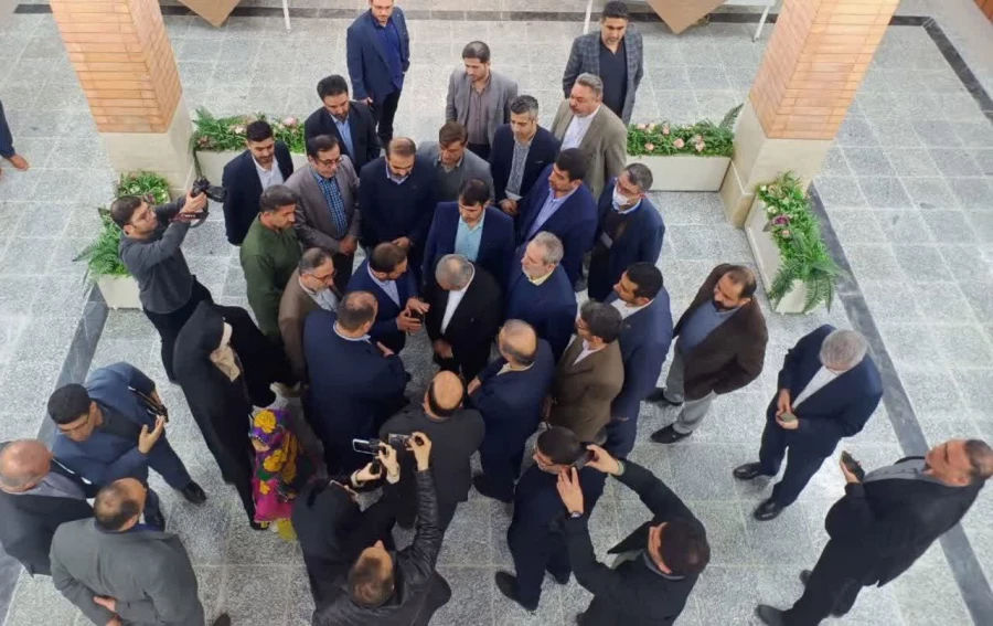 تجهیز آزمایشگاه ها و کمک به توسعه زیرساخت ها؛ وعده وزیر آموزش و پرورش به دانشگاه فرهنگیان خوزستان

 2