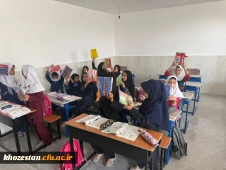 توزیع لوازم التحریر در مدارس کم برخوردار