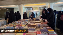 بازدید دانشجویان پردیس فاطمه الزهرا (س) اهواز از کتابخانه و نمایشگاه دایر در کتابخانه مرکزی دانشگاه شهید چمران اهواز به مناسبت هفته کتاب و کتابخوانی 