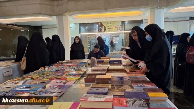 بازدید دانشجویان پردیس فاطمه الزهرا (س) اهواز از کتابخانه و نمایشگاه دایر در کتابخانه مرکزی دانشگاه شهید چمران اهواز به مناسبت هفته کتاب و کتابخوانی 