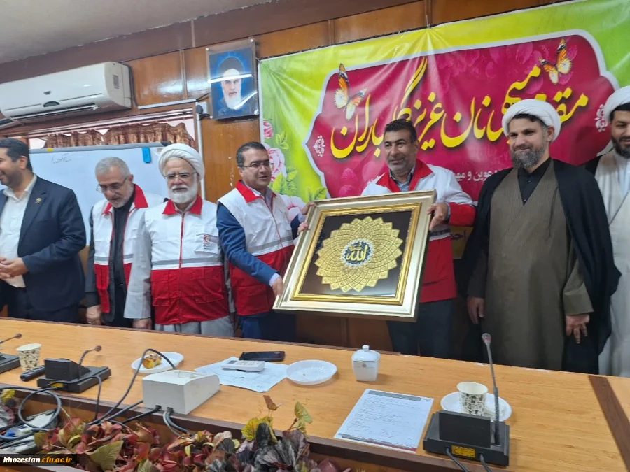 حضور فعال مدیریت دانشگاه فرهنگیان خوزستان و جمعی از اساتید در جمعیت هلال احمر و پیوستن به پویش ملی «جبهه مردمی ایران ما» 2
