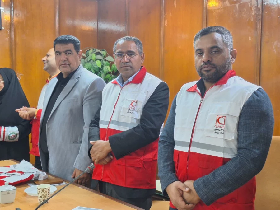 حضور فعال مدیریت دانشگاه فرهنگیان خوزستان و جمعی از اساتید در جمعیت هلال احمر و پیوستن به پویش ملی «جبهه مردمی ایران ما» 3