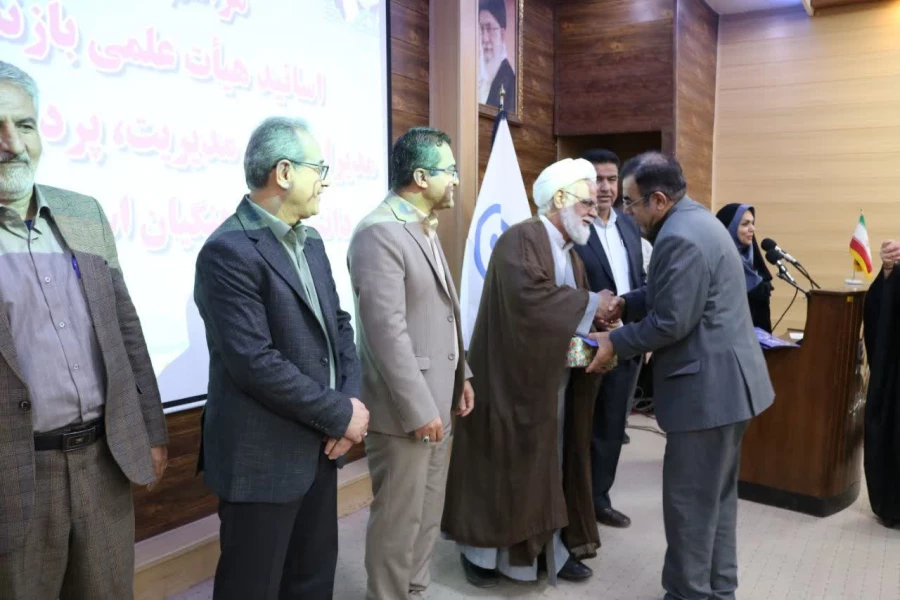 مراسم تکریم از اساتید هیأت علمی بازنشسته و مدیران سابق مدیریت، پردیس ها و مراکز دانشگاه فرهنگیان استان خوزستان