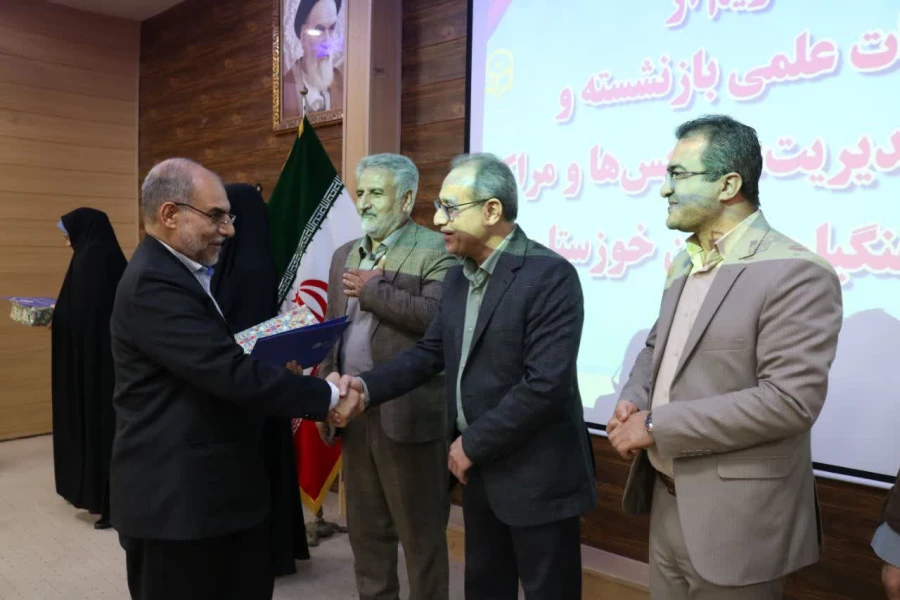 مراسم تکریم از اساتید هیأت علمی بازنشسته و مدیران سابق مدیریت، پردیس ها و مراکز دانشگاه فرهنگیان استان خوزستان