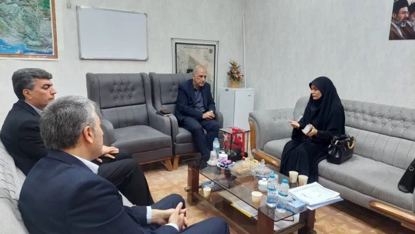 به مناسبت دهه سرآمدی آموزش، عفت پیری، سرپرست محترم مرکز آموزش عالی خدیجه کبری (س) در معیت مهدی بخشی سرپرست مرکز شیخ انصاری دزفول، با حضور در دفتر عزیز مرداس، معاون محترم استاندار و فرماندار شهرستان، فرصتی مغتنم برای دیدار و گفت وگو حاصل نمودند. 
