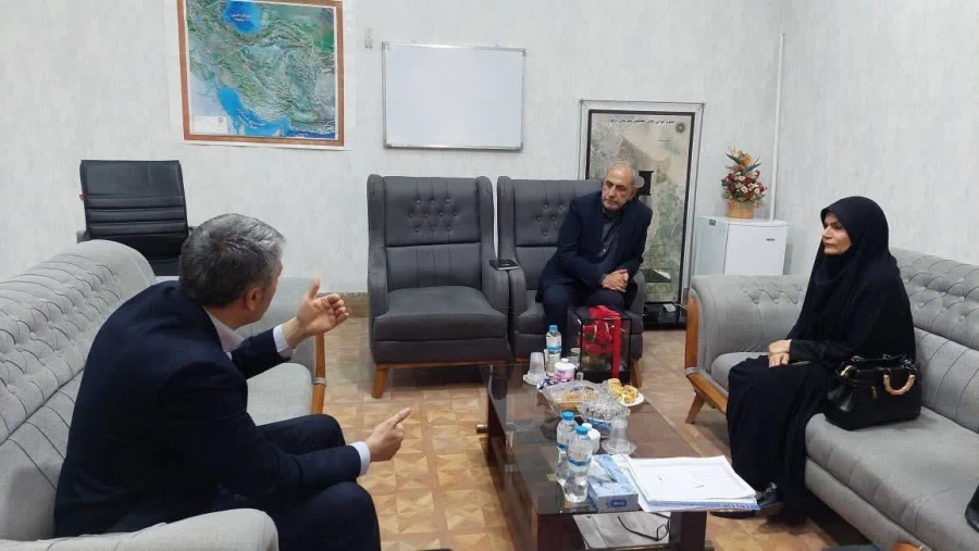 به مناسبت دهه سرآمدی آموزش، عفت پیری، سرپرست محترم مرکز آموزش عالی خدیجه کبری (س) در معیت مهدی بخشی سرپرست مرکز شیخ انصاری دزفول، با حضور در دفتر عزیز مرداس، معاون محترم استاندار و فرماندار شهرستان، فرصتی مغتنم برای دیدار و گفت وگو حاصل نمودند. 